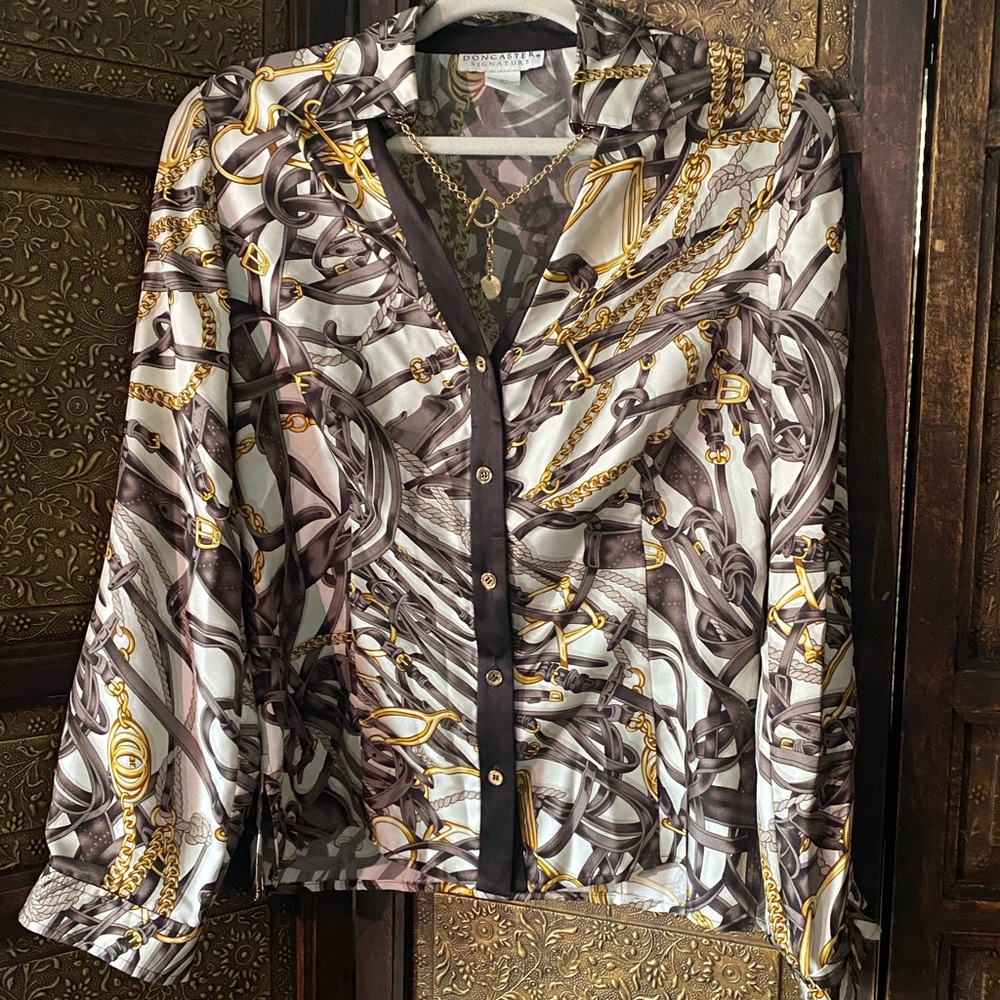 Doncaster Signature 100% silk shirt with gold necklace / tie